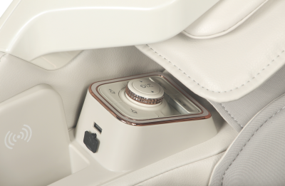 Zoom sur haut-parleur Bluetooth et prise USB du fauteuil 