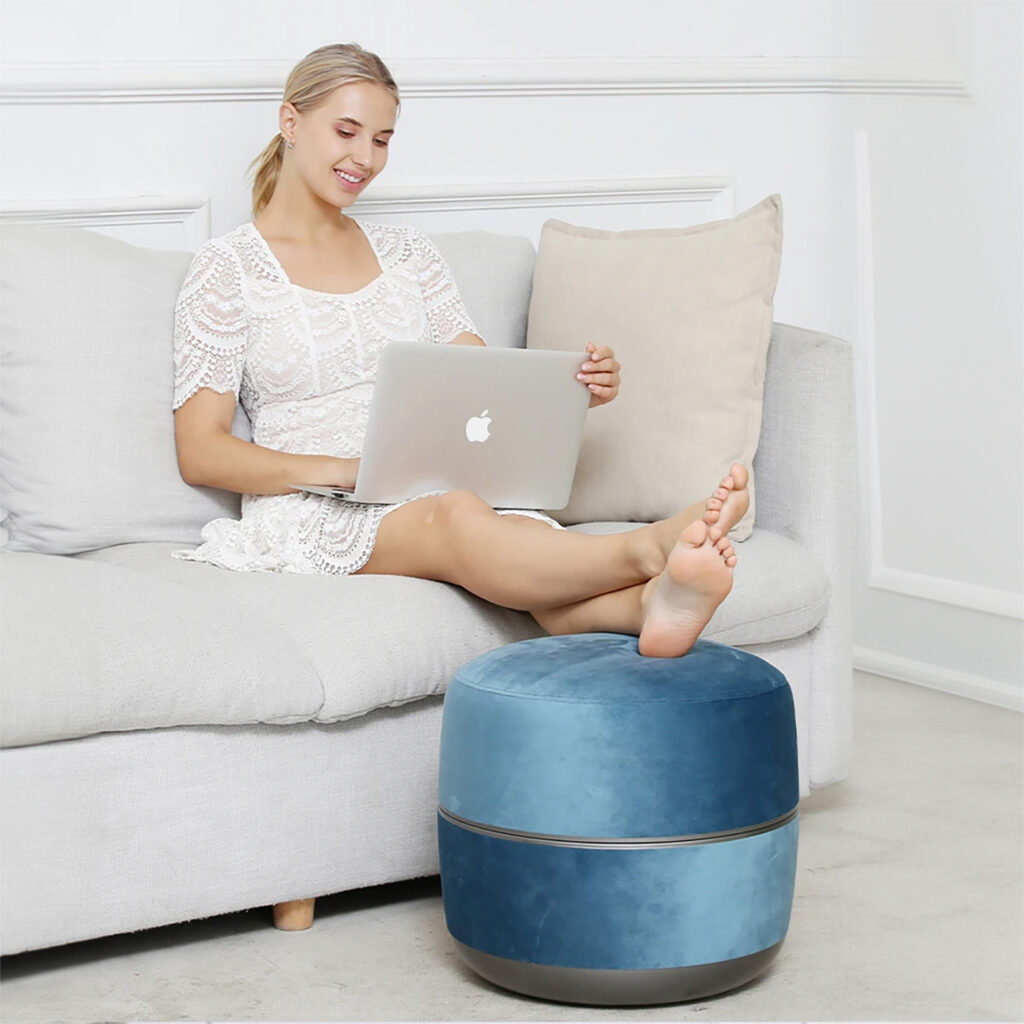 pouf-velours-massage-pied-bleu_04