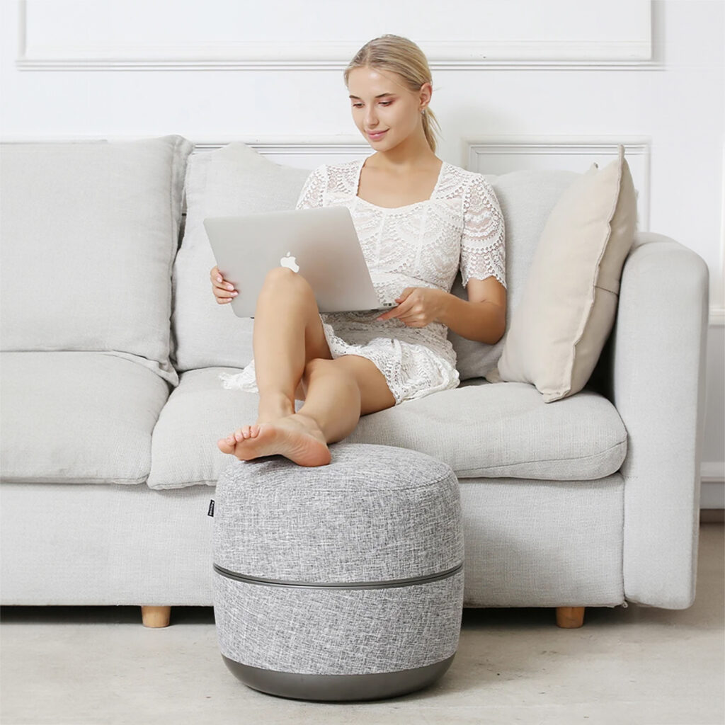 pouf-velours-massage-pied-gris_04