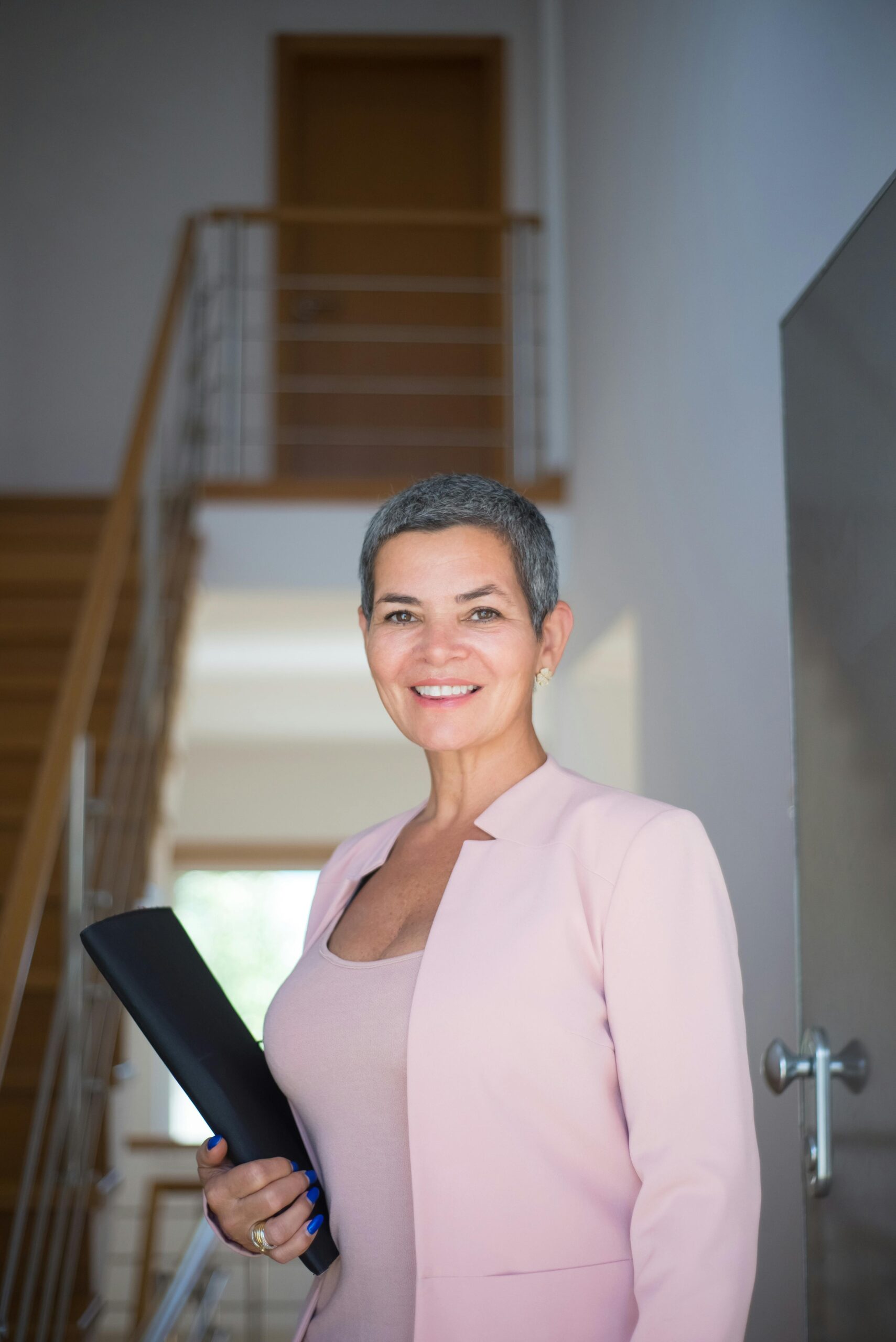 Dr. Anne L.