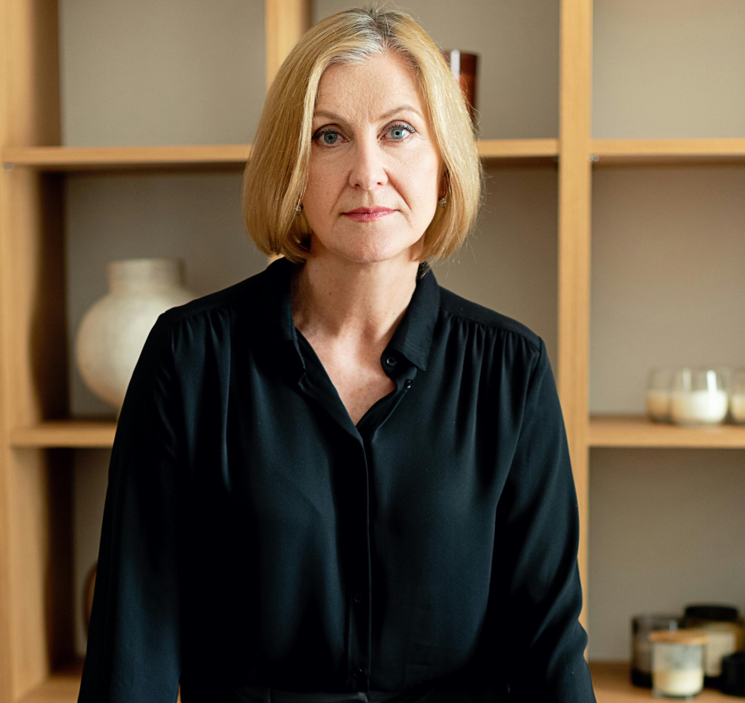 Evelyne R.