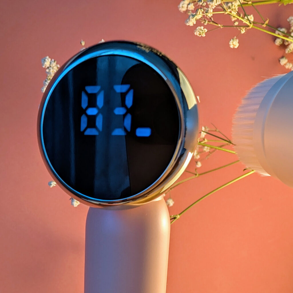 Zoom sur l’écran LED de la brosse Glowly