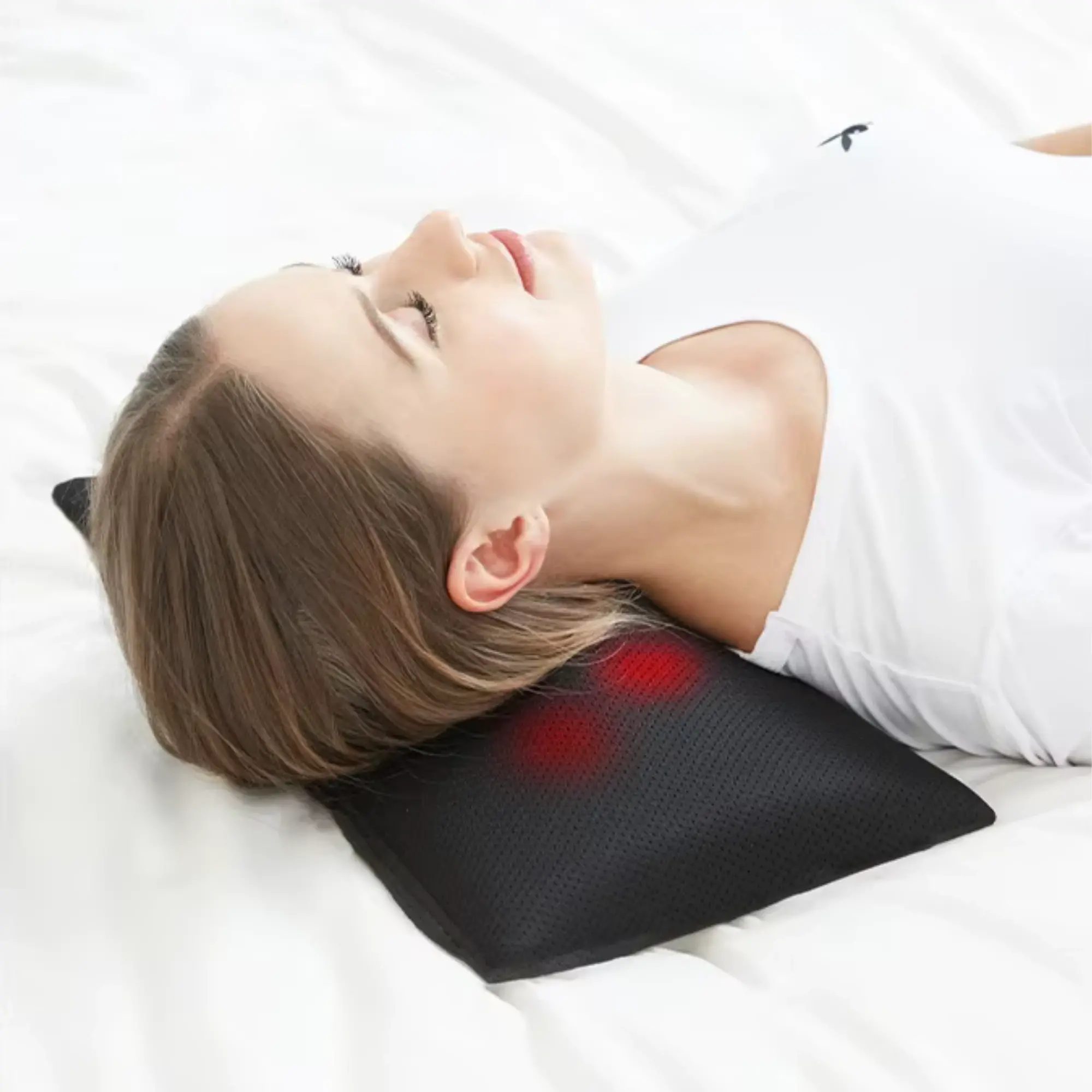 coussin-massant-RELAXO-gris-foncé-BodySkin-femme-allongée